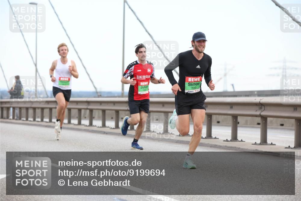 03.10.2025 - Köhlbrandbrückenlauf Lena Gebhardt http://msf.ph/oto/9199694 03.10.2025 15:18:27 Position 1 7050 meine-sportfotos.de