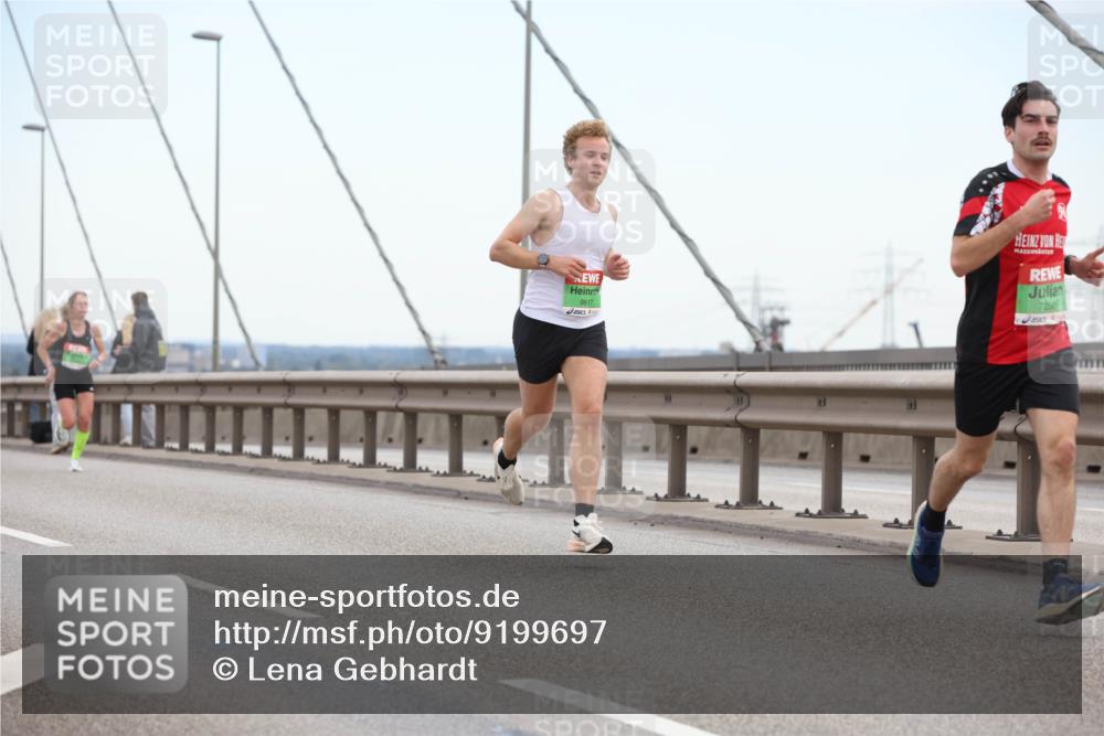 03.10.2025 - Köhlbrandbrückenlauf Lena Gebhardt http://msf.ph/oto/9199697 03.10.2025 15:18:29 Position 1 9617, 7250 meine-sportfotos.de