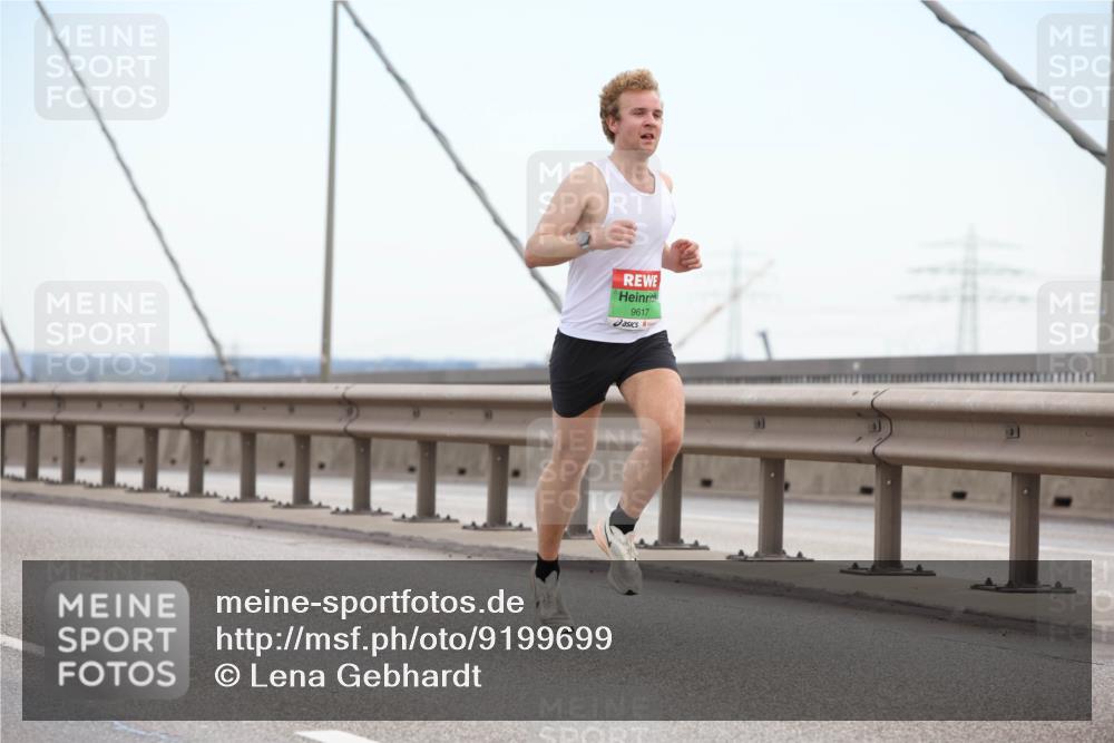 03.10.2025 - Köhlbrandbrückenlauf Lena Gebhardt http://msf.ph/oto/9199699 03.10.2025 15:18:29 Position 1 9617 meine-sportfotos.de
