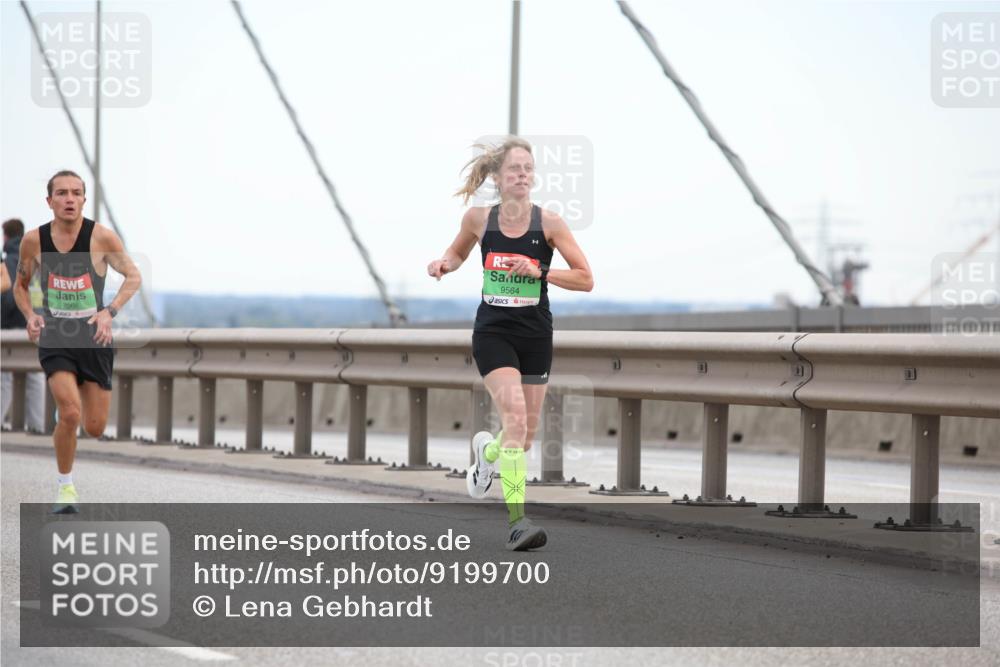 03.10.2025 - Köhlbrandbrückenlauf Lena Gebhardt http://msf.ph/oto/9199700 03.10.2025 15:18:32 Position 1 7066, 9564 meine-sportfotos.de