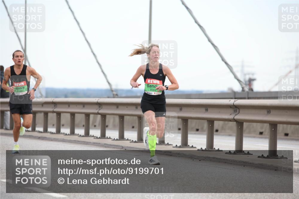 03.10.2025 - Köhlbrandbrückenlauf Lena Gebhardt http://msf.ph/oto/9199701 03.10.2025 15:18:32 Position 1 7066, 9564 meine-sportfotos.de