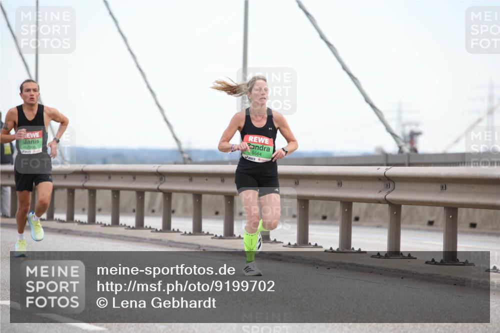 03.10.2025 - Köhlbrandbrückenlauf Lena Gebhardt http://msf.ph/oto/9199702 03.10.2025 15:18:33 Position 1 7066, 9564 meine-sportfotos.de