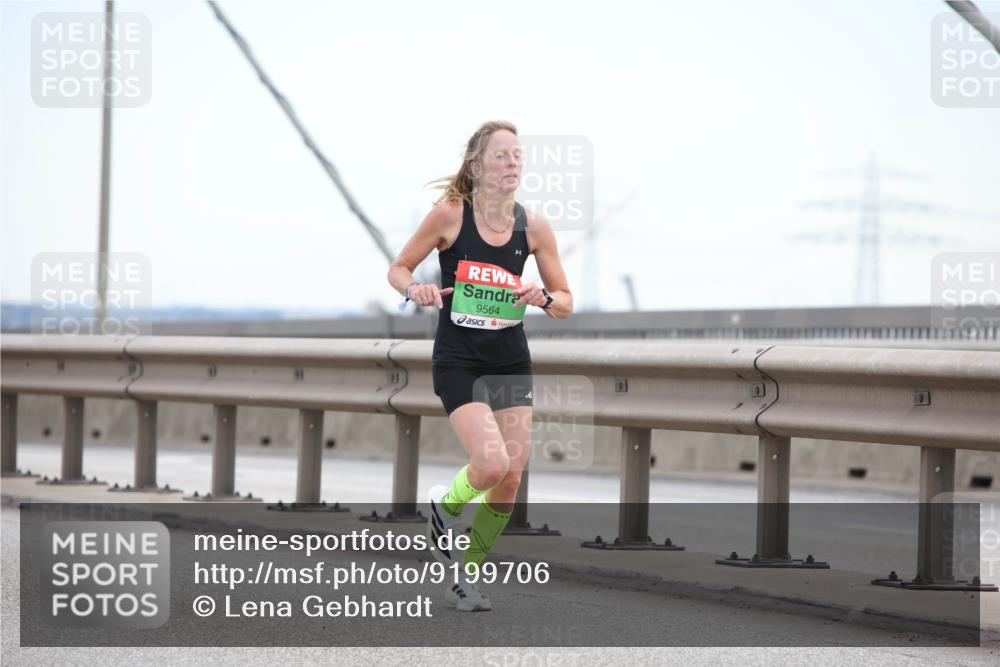 03.10.2025 - Köhlbrandbrückenlauf Lena Gebhardt http://msf.ph/oto/9199706 03.10.2025 15:18:34 Position 1 9564 meine-sportfotos.de