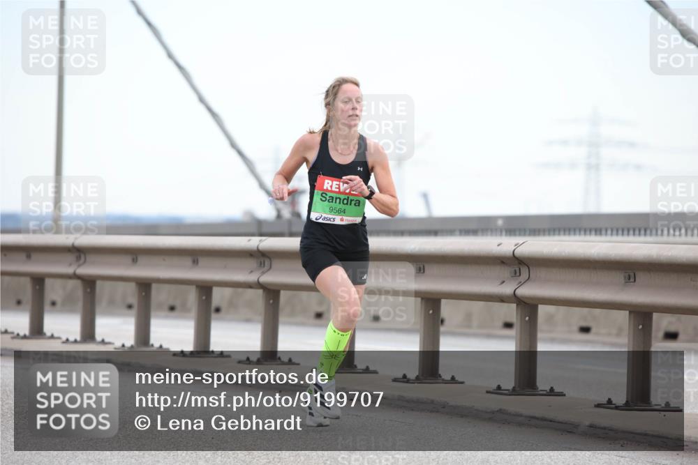 03.10.2025 - Köhlbrandbrückenlauf Lena Gebhardt http://msf.ph/oto/9199707 03.10.2025 15:18:34 Position 1 9564 meine-sportfotos.de