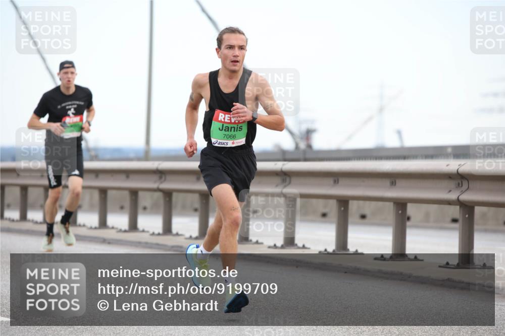 03.10.2025 - Köhlbrandbrückenlauf Lena Gebhardt http://msf.ph/oto/9199709 03.10.2025 15:18:35 Position 1 7066 meine-sportfotos.de