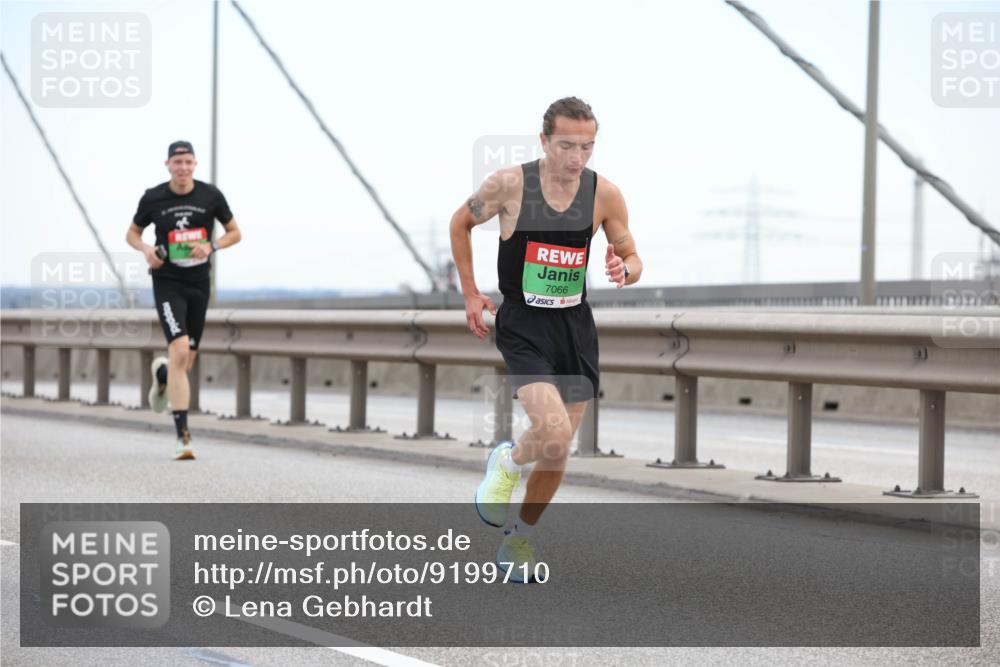 03.10.2025 - Köhlbrandbrückenlauf Lena Gebhardt http://msf.ph/oto/9199710 03.10.2025 15:18:36 Position 1 7066 meine-sportfotos.de