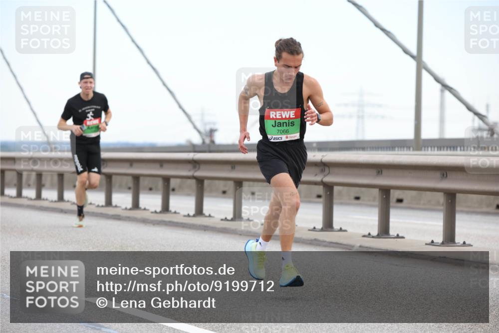03.10.2025 - Köhlbrandbrückenlauf Lena Gebhardt http://msf.ph/oto/9199712 03.10.2025 15:18:36 Position 1 7066 meine-sportfotos.de