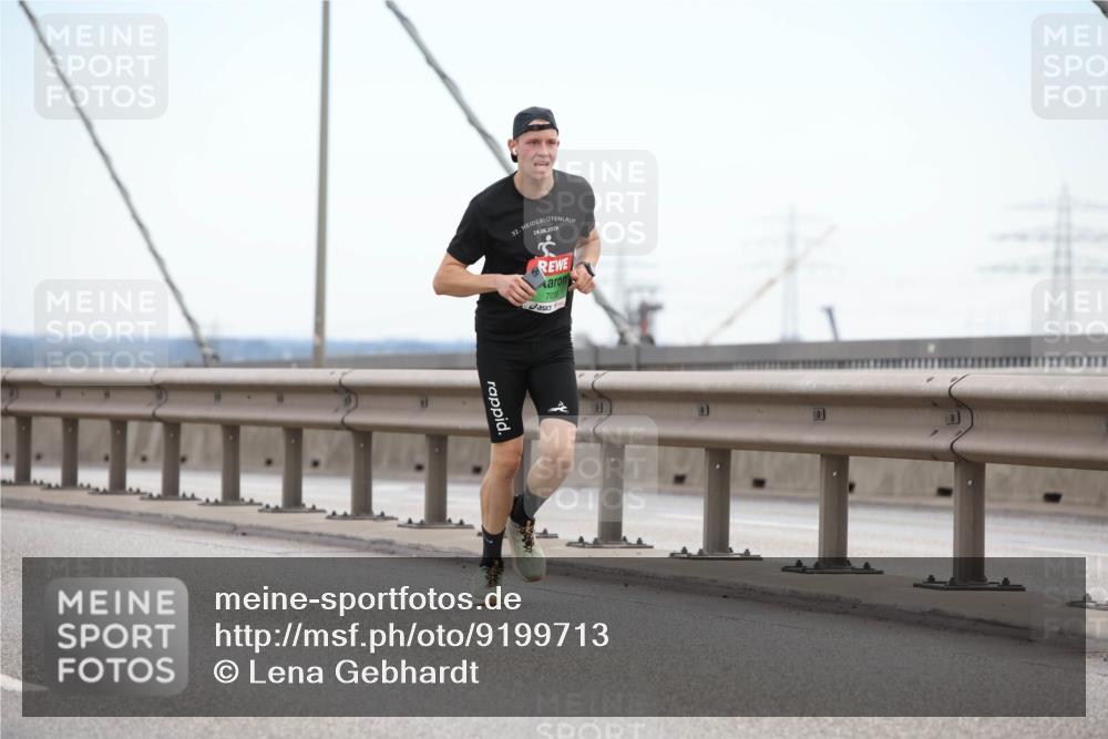03.10.2025 - Köhlbrandbrückenlauf Lena Gebhardt http://msf.ph/oto/9199713 03.10.2025 15:18:37 Position 1 32, 24, 08, 2019, 7036 meine-sportfotos.de
