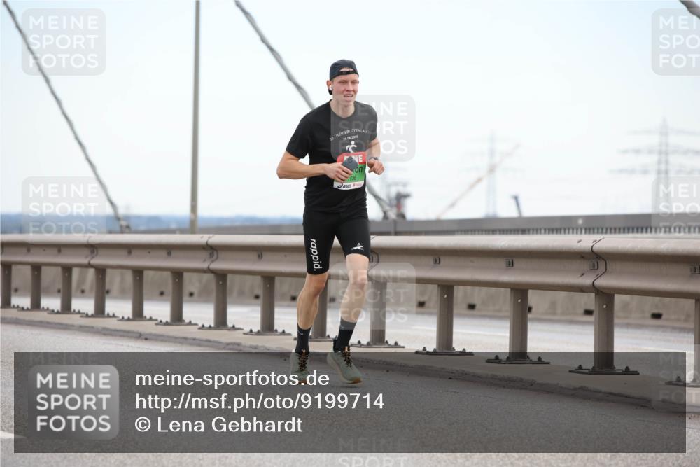03.10.2025 - Köhlbrandbrückenlauf Lena Gebhardt http://msf.ph/oto/9199714 03.10.2025 15:18:37 Position 1 32, 24, 08, 2019, 7036 meine-sportfotos.de