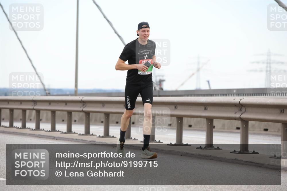 03.10.2025 - Köhlbrandbrückenlauf Lena Gebhardt http://msf.ph/oto/9199715 03.10.2025 15:18:37 Position 1 32, 24, 08, 2019 meine-sportfotos.de