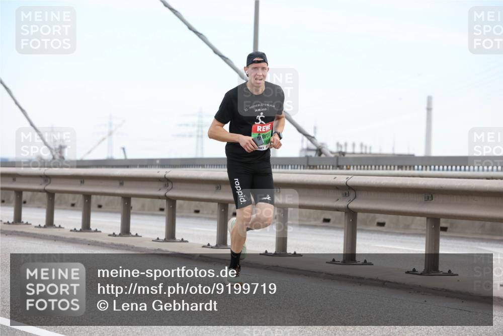 03.10.2025 - Köhlbrandbrückenlauf Lena Gebhardt http://msf.ph/oto/9199719 03.10.2025 15:18:38 Position 1 32, 24, 08, 2019 meine-sportfotos.de