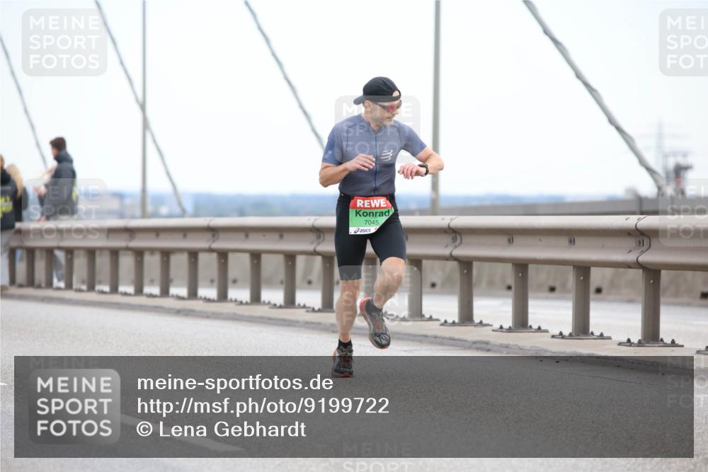 03.10.2025 - Köhlbrandbrückenlauf Lena Gebhardt http://msf.ph/oto/9199722 03.10.2025 15:18:47 Position 1 7045 meine-sportfotos.de