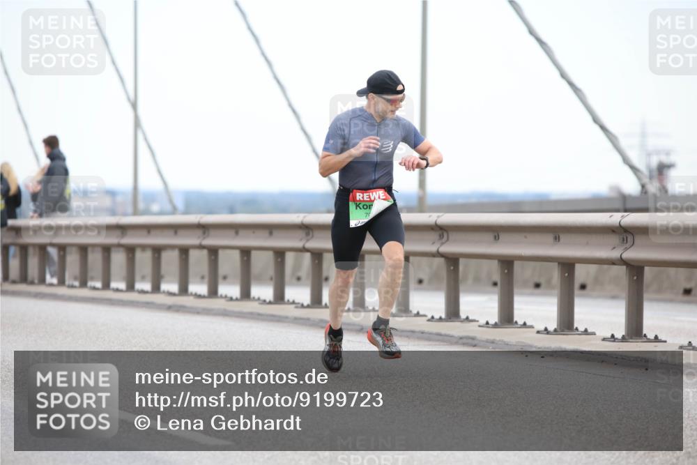 03.10.2025 - Köhlbrandbrückenlauf Lena Gebhardt http://msf.ph/oto/9199723 03.10.2025 15:18:47 Position 1 70 meine-sportfotos.de