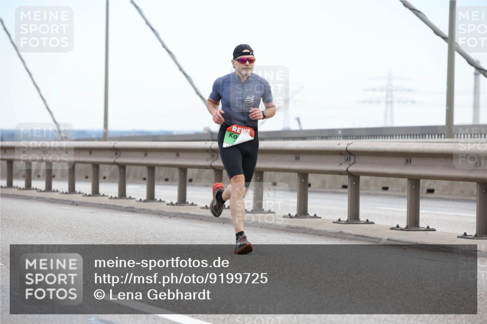 03.10.2025 - Köhlbrandbrückenlauf Lena Gebhardt http://msf.ph/oto/9199725 03.10.2025 15:18:48 Position 1  meine-sportfotos.de