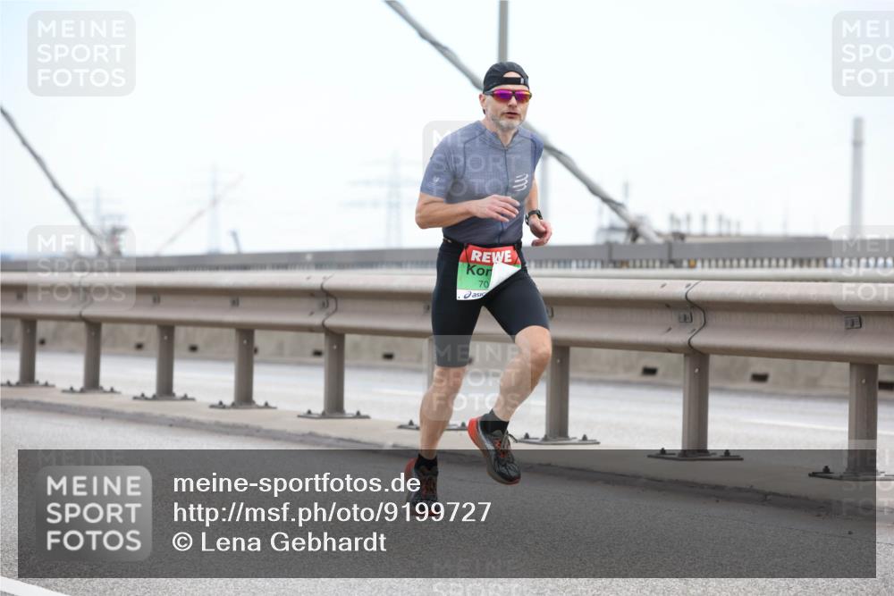 03.10.2025 - Köhlbrandbrückenlauf Lena Gebhardt http://msf.ph/oto/9199727 03.10.2025 15:18:49 Position 1 70 meine-sportfotos.de