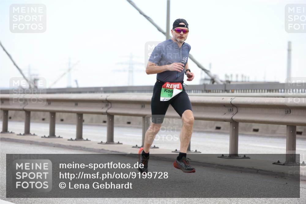 03.10.2025 - Köhlbrandbrückenlauf Lena Gebhardt http://msf.ph/oto/9199728 03.10.2025 15:18:49 Position 1 704 meine-sportfotos.de