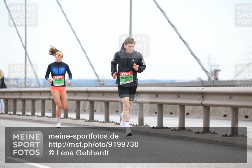 03.10.2025 - Köhlbrandbrückenlauf Lena Gebhardt http://msf.ph/oto/9199730 03.10.2025 15:18:51 Position 1 7020, 7286 meine-sportfotos.de