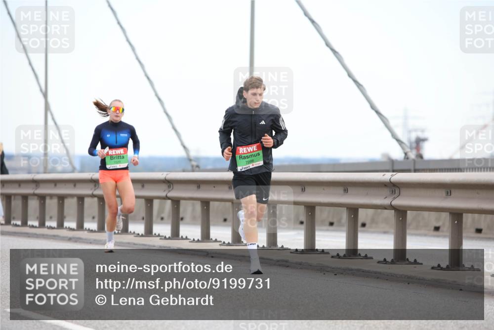 03.10.2025 - Köhlbrandbrückenlauf Lena Gebhardt http://msf.ph/oto/9199731 03.10.2025 15:18:52 Position 1 7020, 7286 meine-sportfotos.de