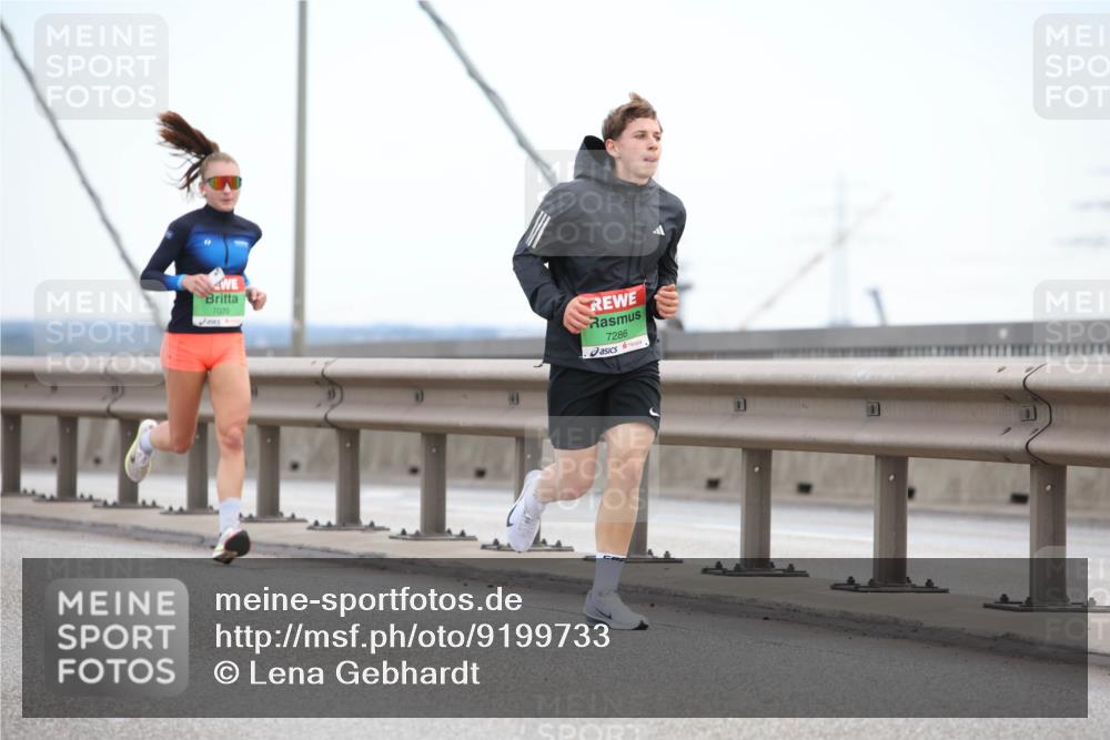 03.10.2025 - Köhlbrandbrückenlauf Lena Gebhardt http://msf.ph/oto/9199733 03.10.2025 15:18:52 Position 1 7020, 7286 meine-sportfotos.de