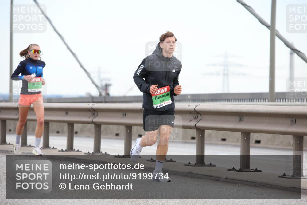 03.10.2025 - Köhlbrandbrückenlauf Lena Gebhardt http://msf.ph/oto/9199734 03.10.2025 15:18:53 Position 1 7020, 7286 meine-sportfotos.de
