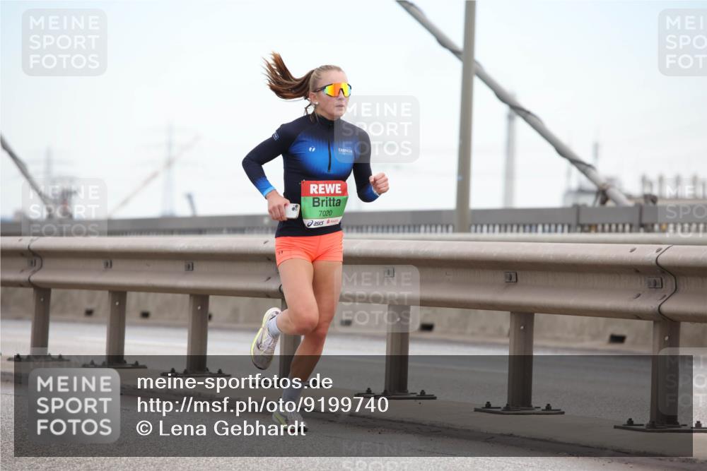 03.10.2025 - Köhlbrandbrückenlauf Lena Gebhardt http://msf.ph/oto/9199740 03.10.2025 15:18:55 Position 1 7020 meine-sportfotos.de