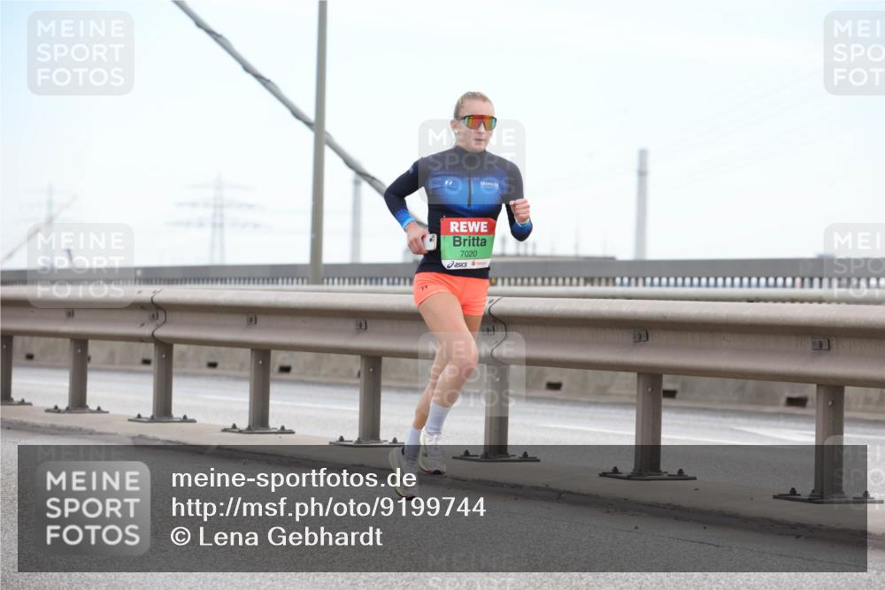 03.10.2025 - Köhlbrandbrückenlauf Lena Gebhardt http://msf.ph/oto/9199744 03.10.2025 15:18:56 Position 1 7020 meine-sportfotos.de