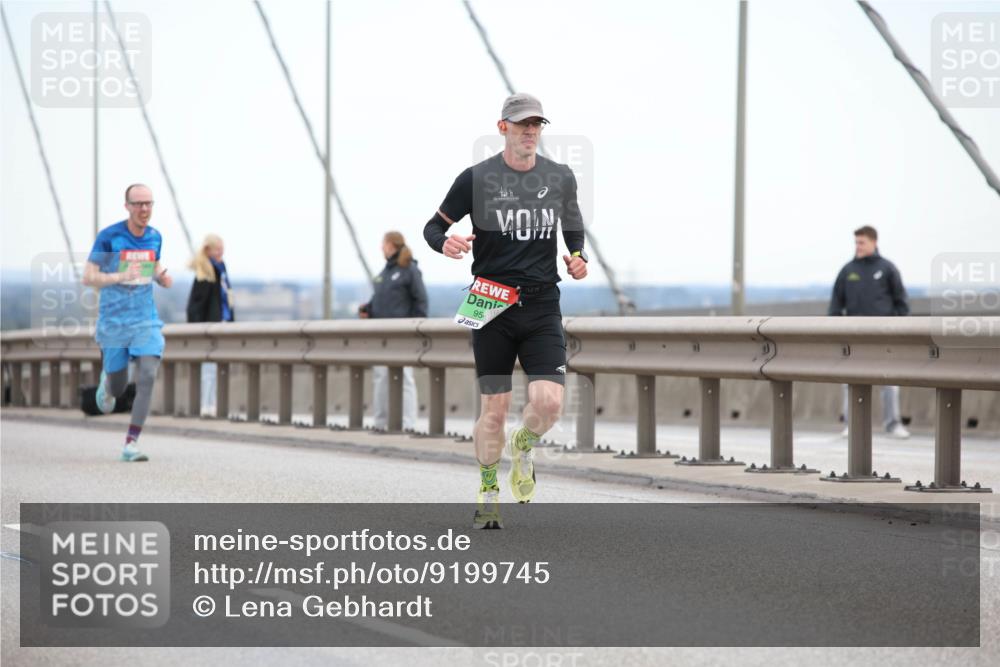 03.10.2025 - Köhlbrandbrückenlauf Lena Gebhardt http://msf.ph/oto/9199745 03.10.2025 15:19:04 Position 1 95 meine-sportfotos.de