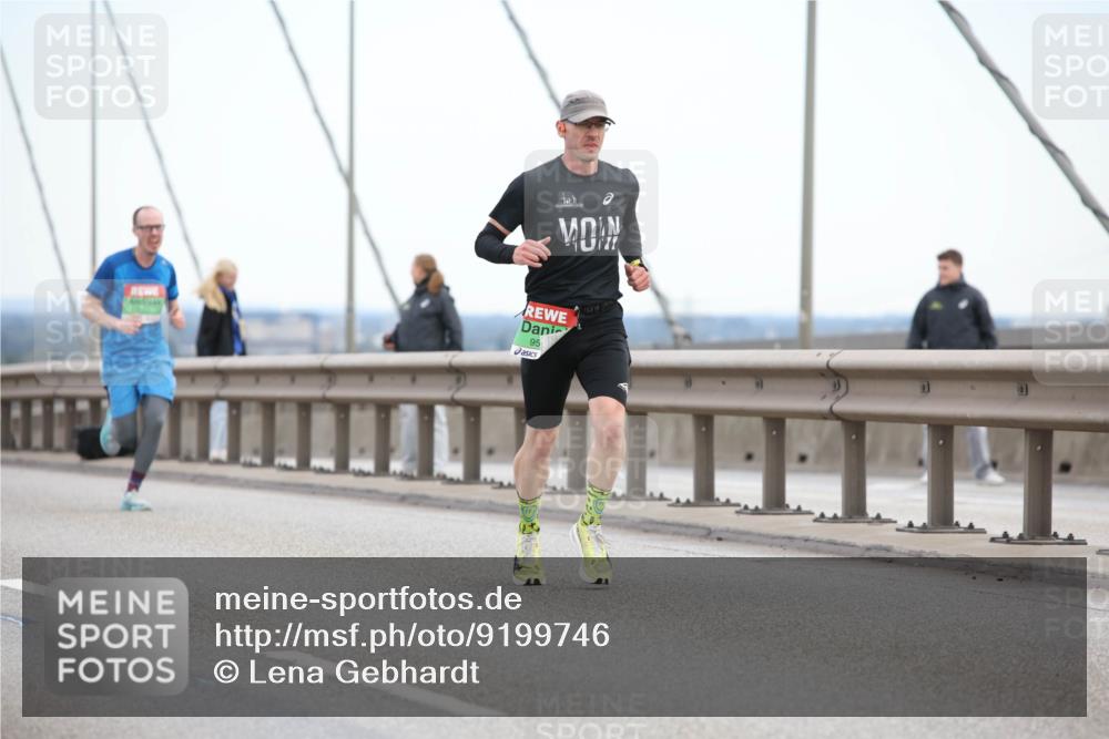 03.10.2025 - Köhlbrandbrückenlauf Lena Gebhardt http://msf.ph/oto/9199746 03.10.2025 15:19:04 Position 1 95 meine-sportfotos.de