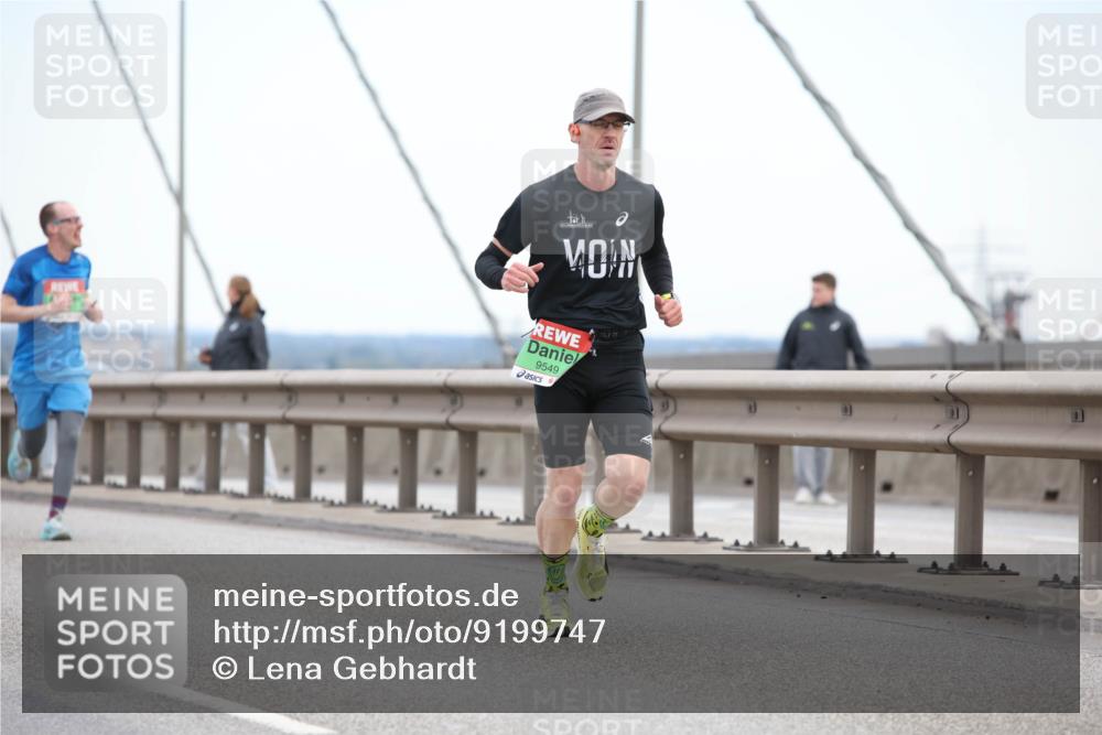 03.10.2025 - Köhlbrandbrückenlauf Lena Gebhardt http://msf.ph/oto/9199747 03.10.2025 15:19:05 Position 1 9549 meine-sportfotos.de