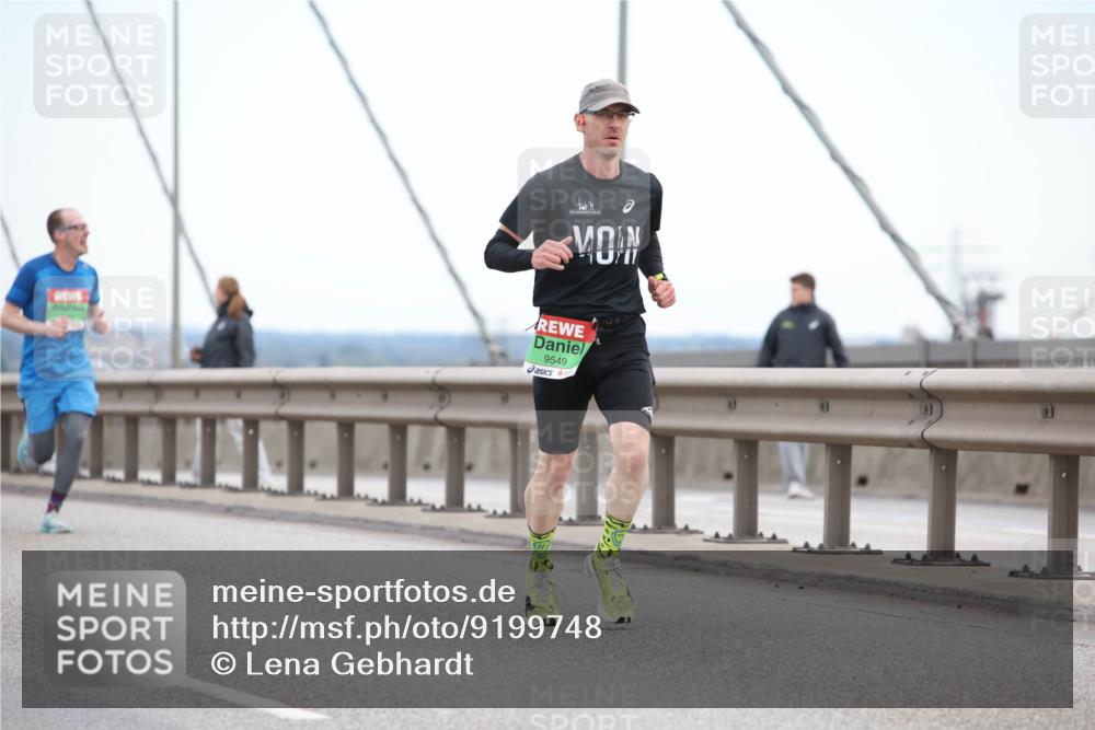 03.10.2025 - Köhlbrandbrückenlauf Lena Gebhardt http://msf.ph/oto/9199748 03.10.2025 15:19:05 Position 1 9549 meine-sportfotos.de