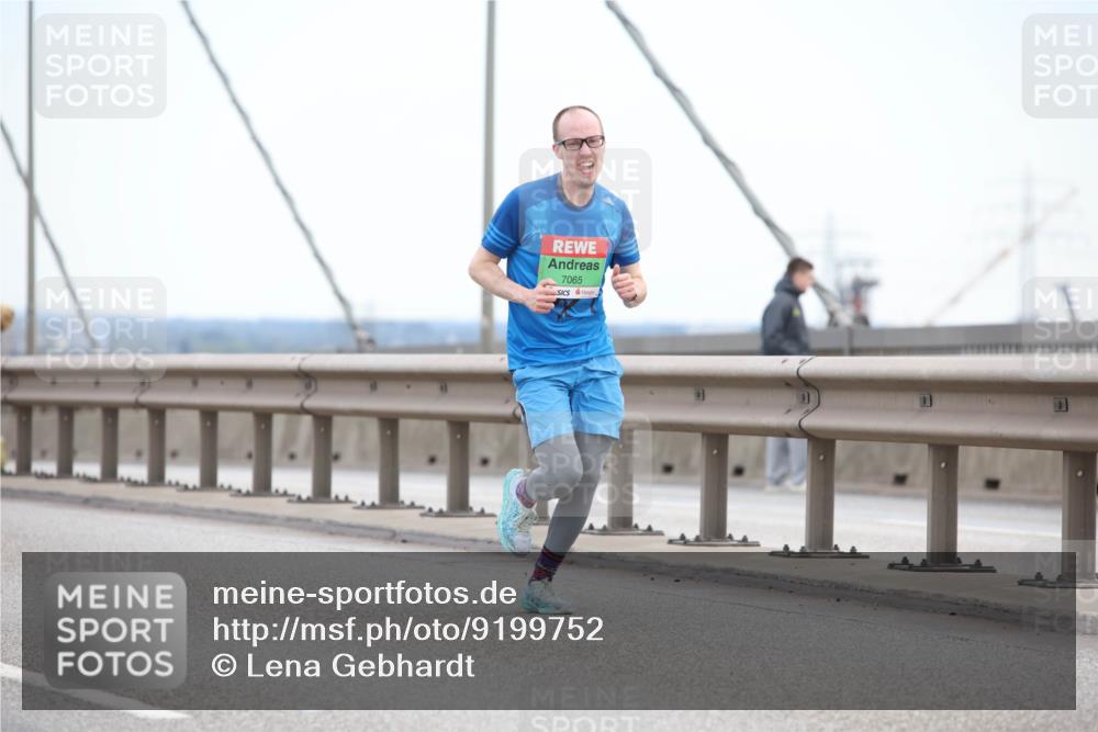 03.10.2025 - Köhlbrandbrückenlauf Lena Gebhardt http://msf.ph/oto/9199752 03.10.2025 15:19:08 Position 1 7065 meine-sportfotos.de