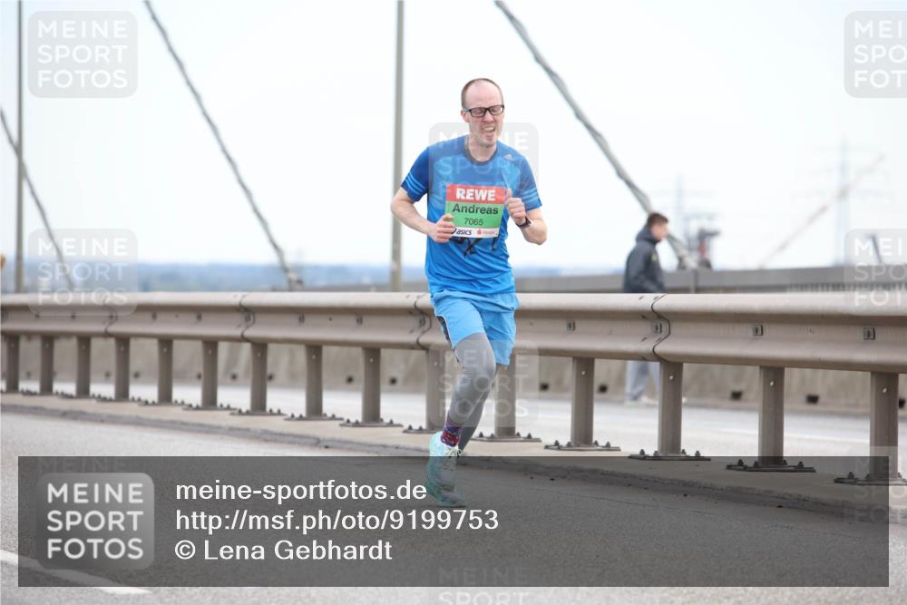 03.10.2025 - Köhlbrandbrückenlauf Lena Gebhardt http://msf.ph/oto/9199753 03.10.2025 15:19:08 Position 1 7065 meine-sportfotos.de
