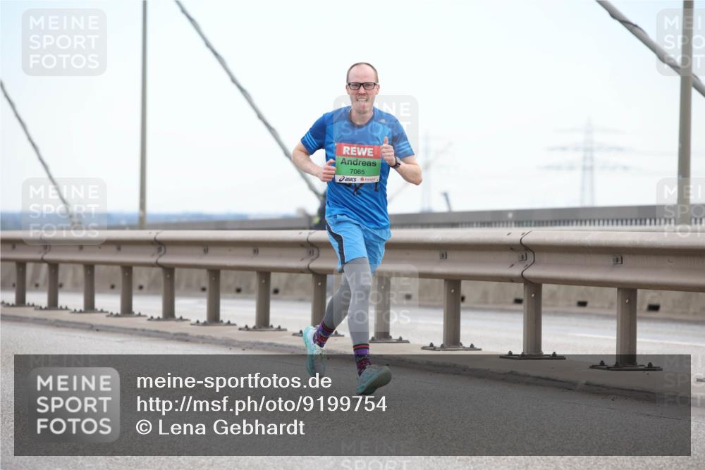 03.10.2025 - Köhlbrandbrückenlauf Lena Gebhardt http://msf.ph/oto/9199754 03.10.2025 15:19:09 Position 1 7065 meine-sportfotos.de