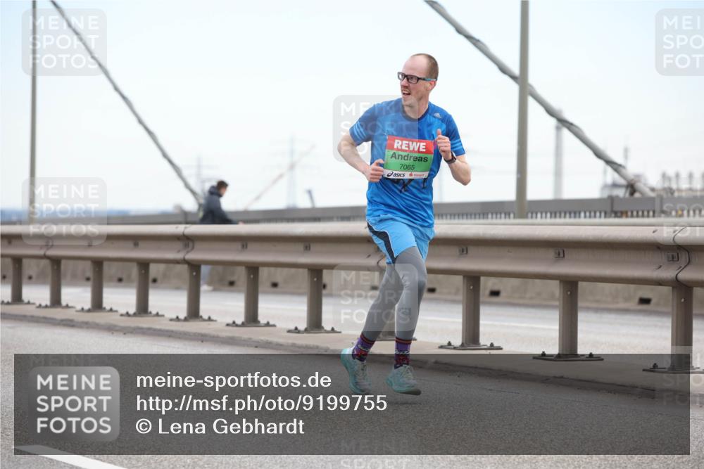 03.10.2025 - Köhlbrandbrückenlauf Lena Gebhardt http://msf.ph/oto/9199755 03.10.2025 15:19:09 Position 1 7065 meine-sportfotos.de