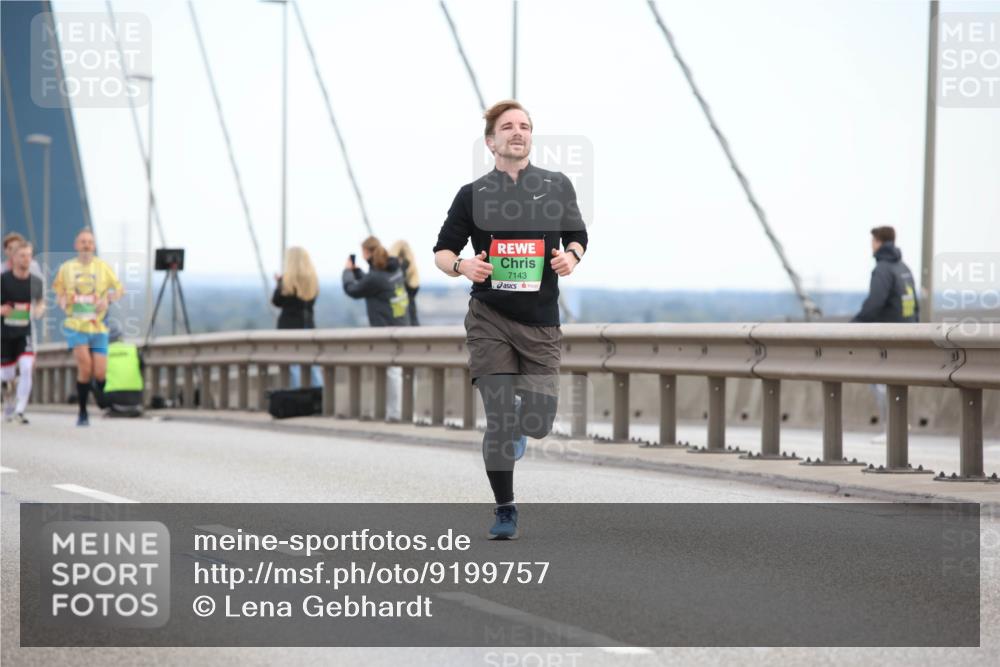 03.10.2025 - Köhlbrandbrückenlauf Lena Gebhardt http://msf.ph/oto/9199757 03.10.2025 15:19:14 Position 1 7143 meine-sportfotos.de
