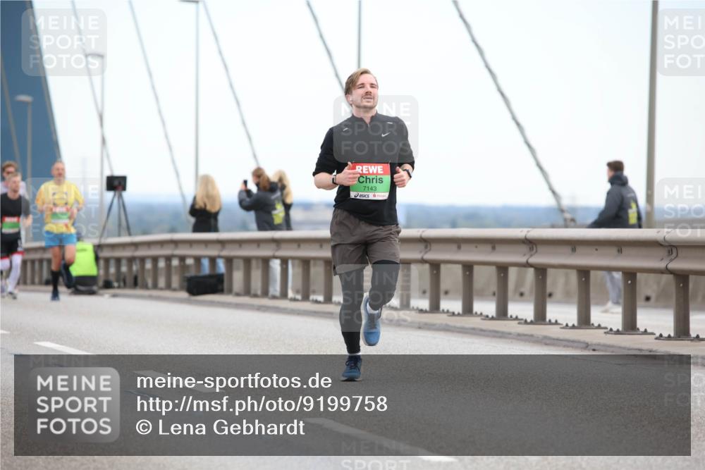 03.10.2025 - Köhlbrandbrückenlauf Lena Gebhardt http://msf.ph/oto/9199758 03.10.2025 15:19:14 Position 1 7143 meine-sportfotos.de