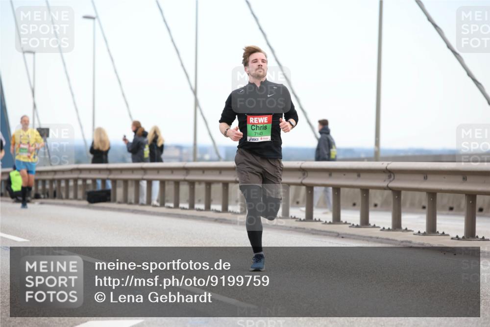 03.10.2025 - Köhlbrandbrückenlauf Lena Gebhardt http://msf.ph/oto/9199759 03.10.2025 15:19:15 Position 1 7143 meine-sportfotos.de