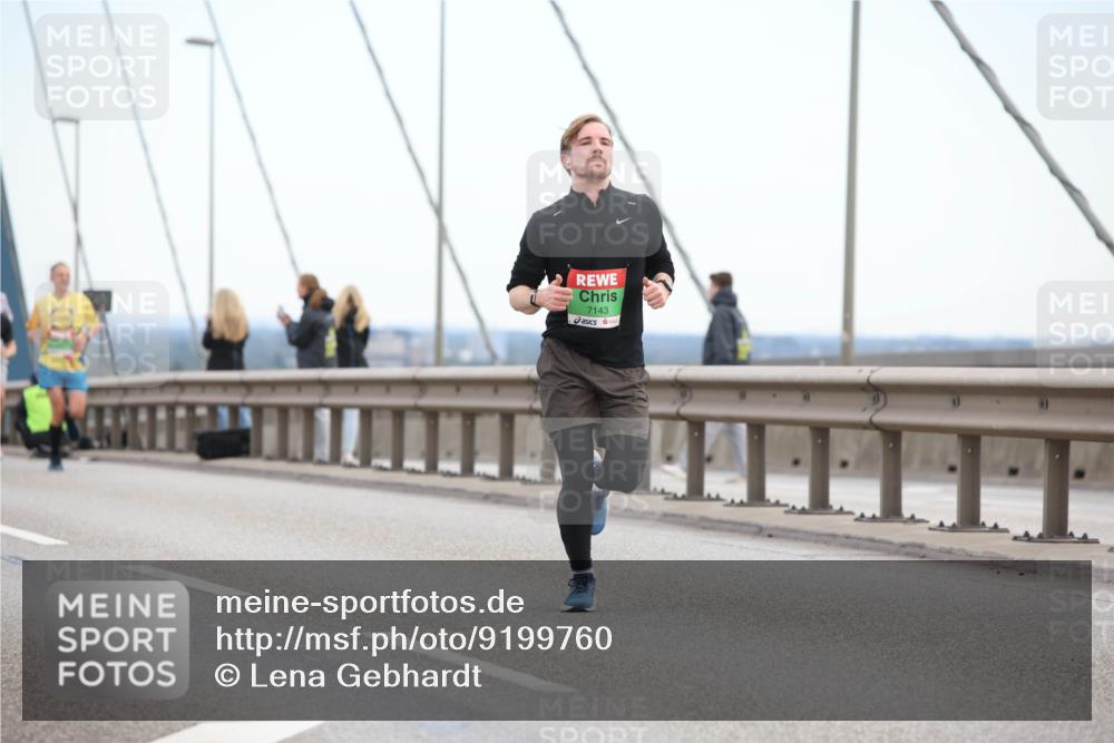 03.10.2025 - Köhlbrandbrückenlauf Lena Gebhardt http://msf.ph/oto/9199760 03.10.2025 15:19:15 Position 1 7143 meine-sportfotos.de