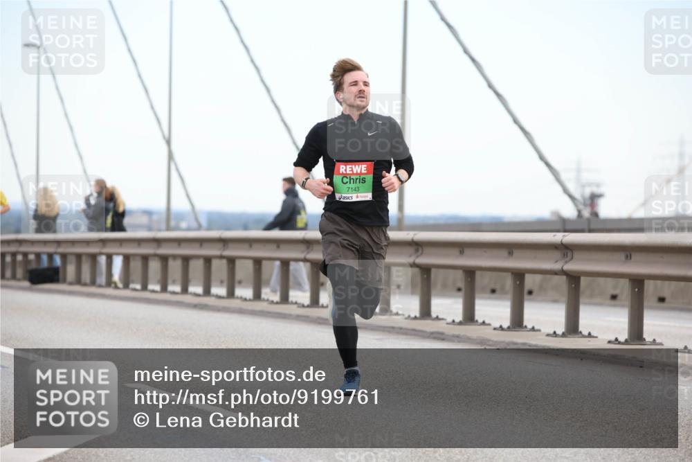 03.10.2025 - Köhlbrandbrückenlauf Lena Gebhardt http://msf.ph/oto/9199761 03.10.2025 15:19:16 Position 1 7143 meine-sportfotos.de
