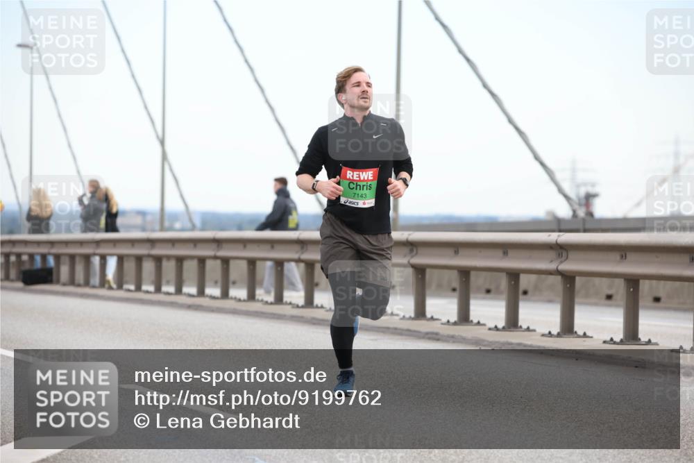 03.10.2025 - Köhlbrandbrückenlauf Lena Gebhardt http://msf.ph/oto/9199762 03.10.2025 15:19:16 Position 1 7143 meine-sportfotos.de
