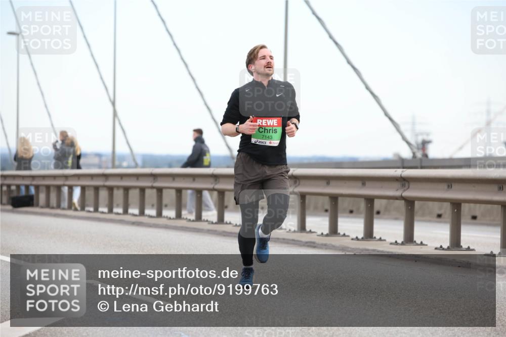 03.10.2025 - Köhlbrandbrückenlauf Lena Gebhardt http://msf.ph/oto/9199763 03.10.2025 15:19:16 Position 1 7143 meine-sportfotos.de