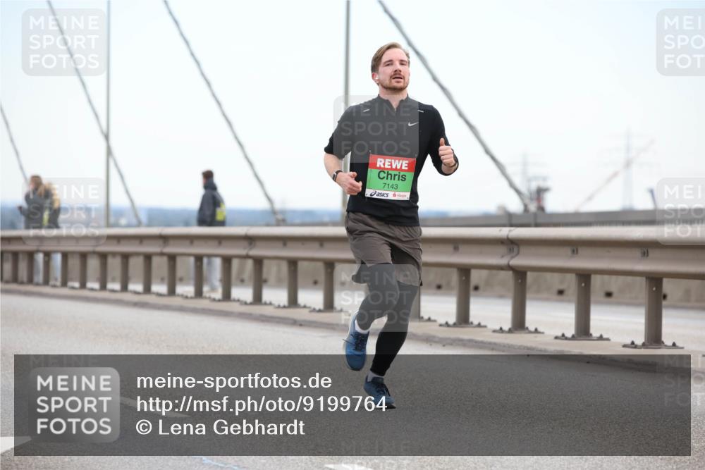 03.10.2025 - Köhlbrandbrückenlauf Lena Gebhardt http://msf.ph/oto/9199764 03.10.2025 15:19:16 Position 1 7143 meine-sportfotos.de