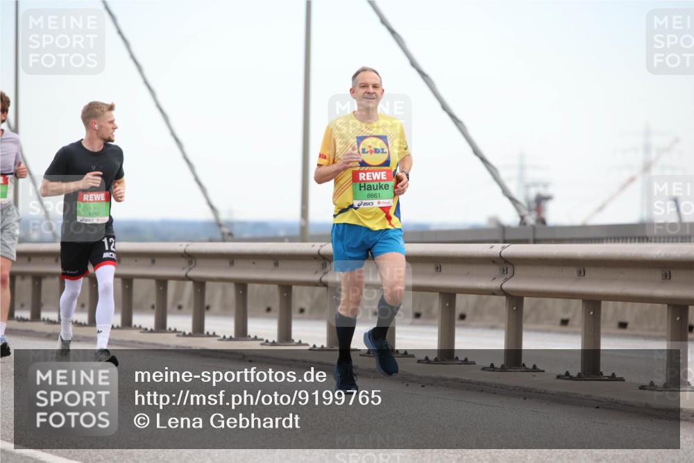 03.10.2025 - Köhlbrandbrückenlauf Lena Gebhardt http://msf.ph/oto/9199765 03.10.2025 15:19:22 Position 1 9742, 12, 8861 meine-sportfotos.de