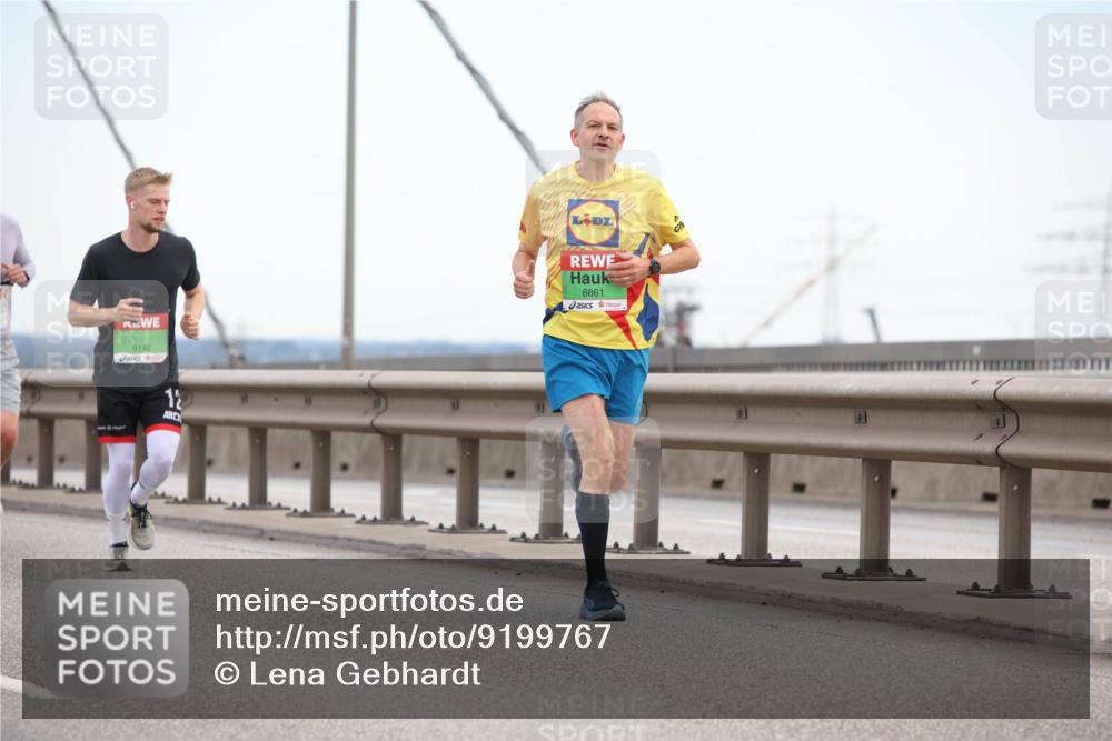 03.10.2025 - Köhlbrandbrückenlauf Lena Gebhardt http://msf.ph/oto/9199767 03.10.2025 15:19:22 Position 1 9742, 12, 8861 meine-sportfotos.de
