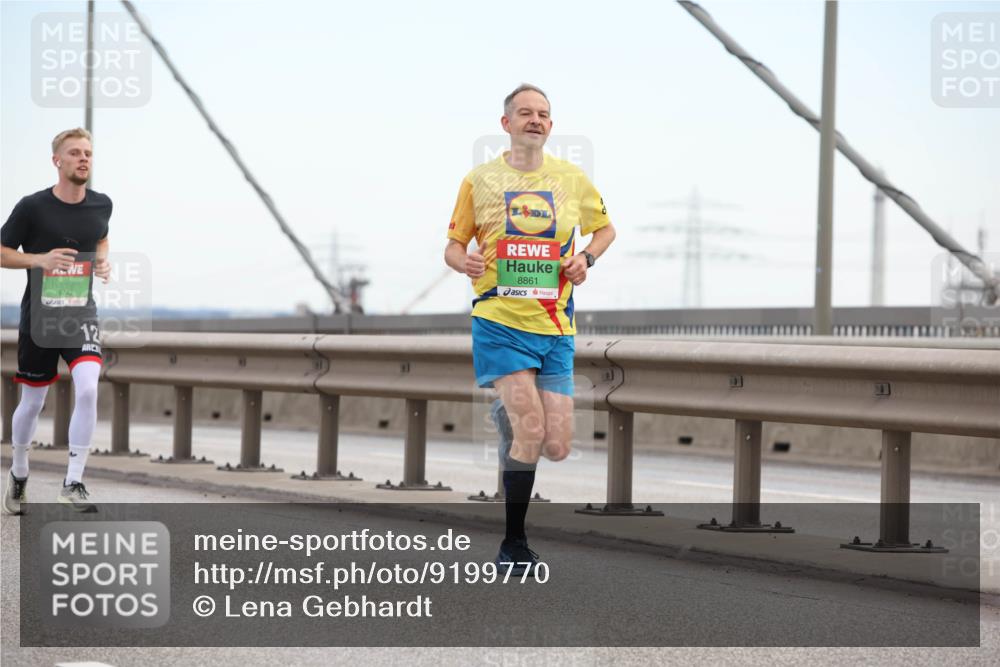 03.10.2025 - Köhlbrandbrückenlauf Lena Gebhardt http://msf.ph/oto/9199770 03.10.2025 15:19:23 Position 1 9742, 12, 8861 meine-sportfotos.de