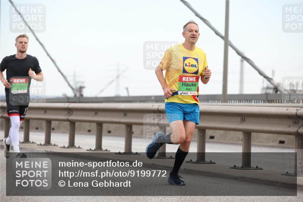 03.10.2025 - Köhlbrandbrückenlauf Lena Gebhardt http://msf.ph/oto/9199772 03.10.2025 15:19:23 Position 1 9742, 8861 meine-sportfotos.de