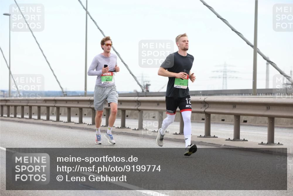 03.10.2025 - Köhlbrandbrückenlauf Lena Gebhardt http://msf.ph/oto/9199774 03.10.2025 15:19:25 Position 1 9663, 9742, 12 meine-sportfotos.de