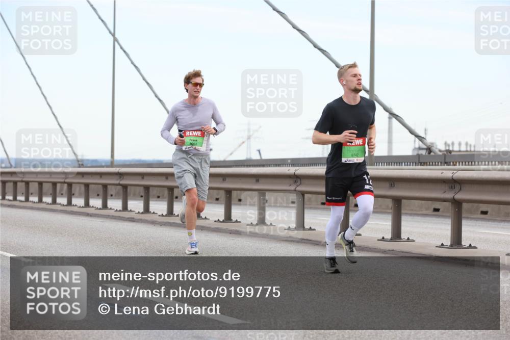 03.10.2025 - Köhlbrandbrückenlauf Lena Gebhardt http://msf.ph/oto/9199775 03.10.2025 15:19:25 Position 1 9663, 9742 meine-sportfotos.de
