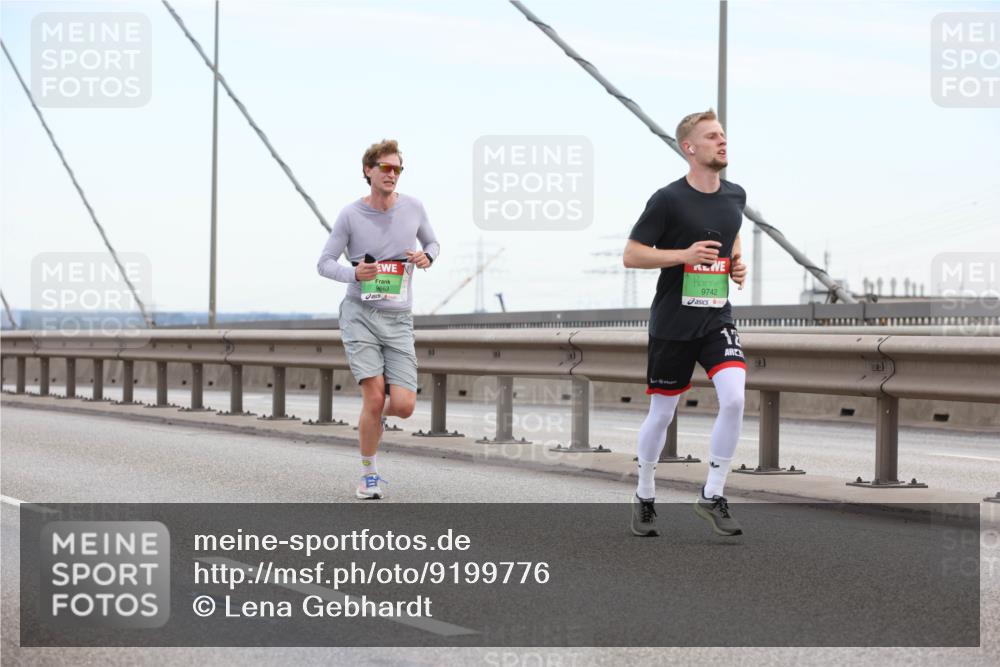 03.10.2025 - Köhlbrandbrückenlauf Lena Gebhardt http://msf.ph/oto/9199776 03.10.2025 15:19:25 Position 1 9742 meine-sportfotos.de