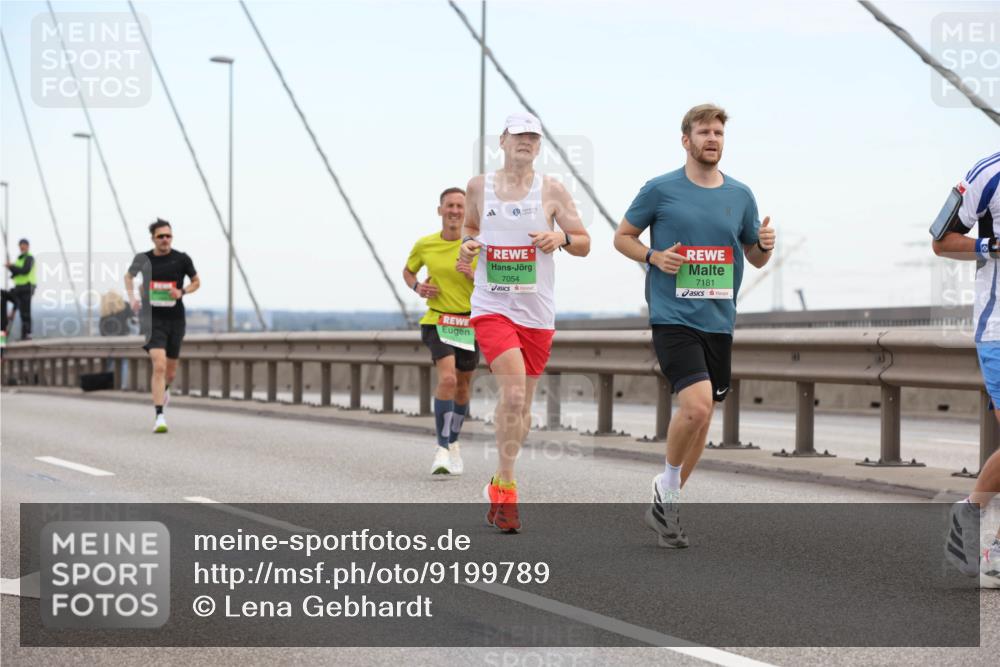03.10.2025 - Köhlbrandbrückenlauf Lena Gebhardt http://msf.ph/oto/9199789 03.10.2025 15:19:31 Position 1 7054, 7181 meine-sportfotos.de
